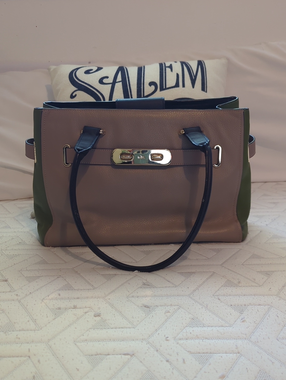 Authentic Coach Swagger 33 Tri Colored Satchel Bag 🛍️ - WOW